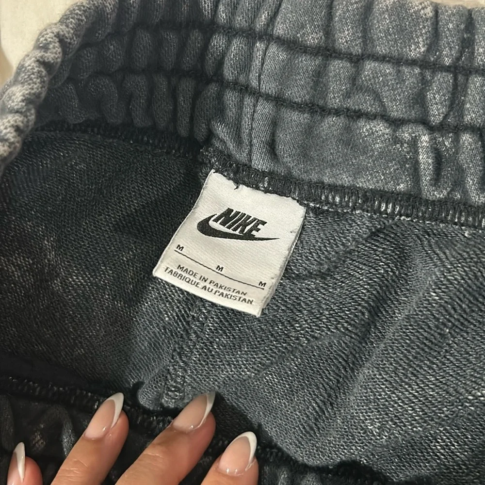 Nike Sweatpants - Picture 4 of 4